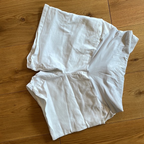 Maternity Shorts Lot- size medium.  Pea In A Pod & more (6 pair) - Picture 4 of 7